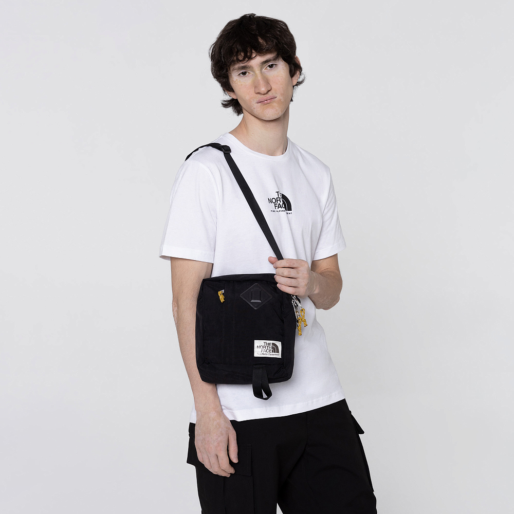 Купить The North Face Сумка через плечо Berkeley Unisex Crossbody Bag за 4 999 рублей в Москве и с доставкой по России