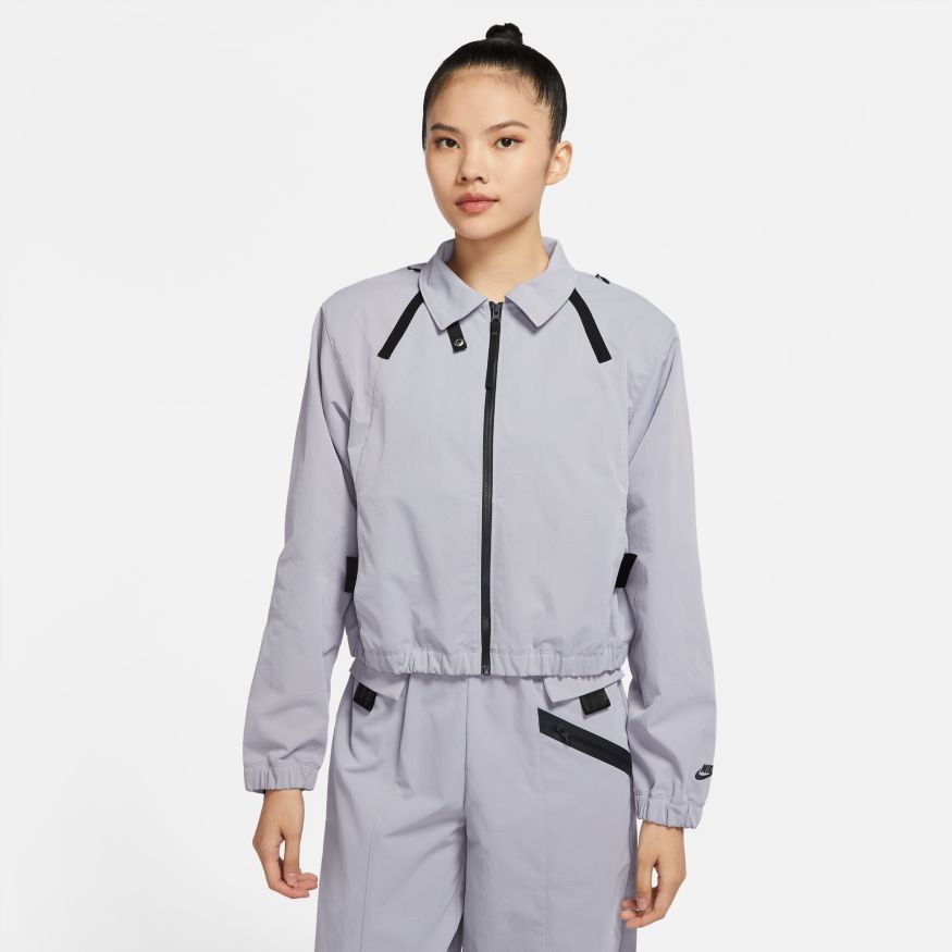 Купить NIKE Женская ветровка Nike Sportswear Dri-FIT Woven Jacket за 7 599 рублей в Москве и с доставкой по России