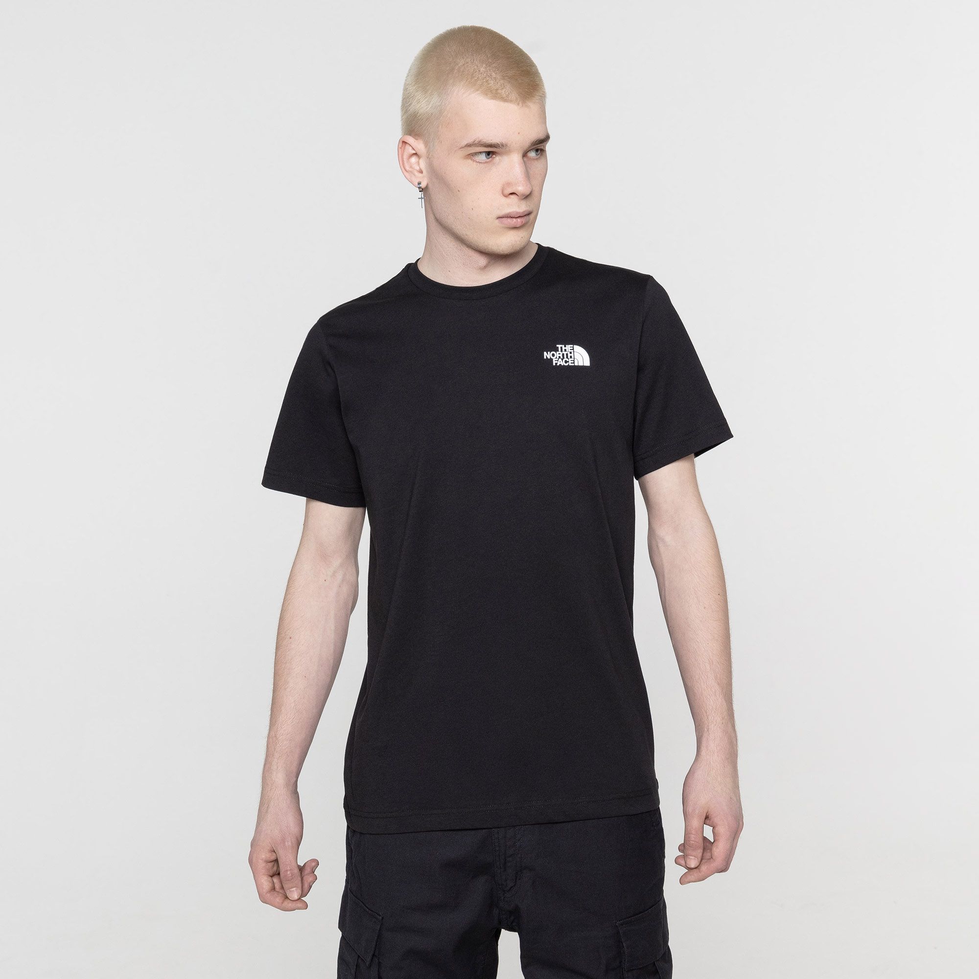 Купить The North Face Футболка M S/S REDBOX TEE TNF BLACK за 2 799 рублей в Москве и с доставкой по России