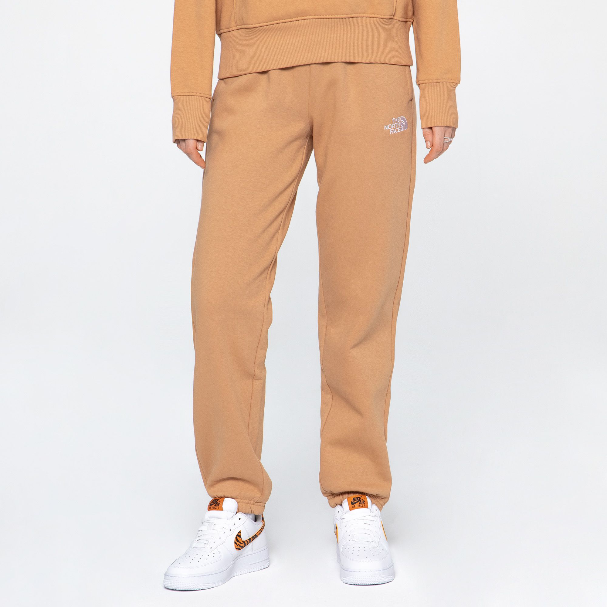 Купить The North Face Женские брюки The North Face Essentials Jogger за 4 699 рублей в Москве и с доставкой по России