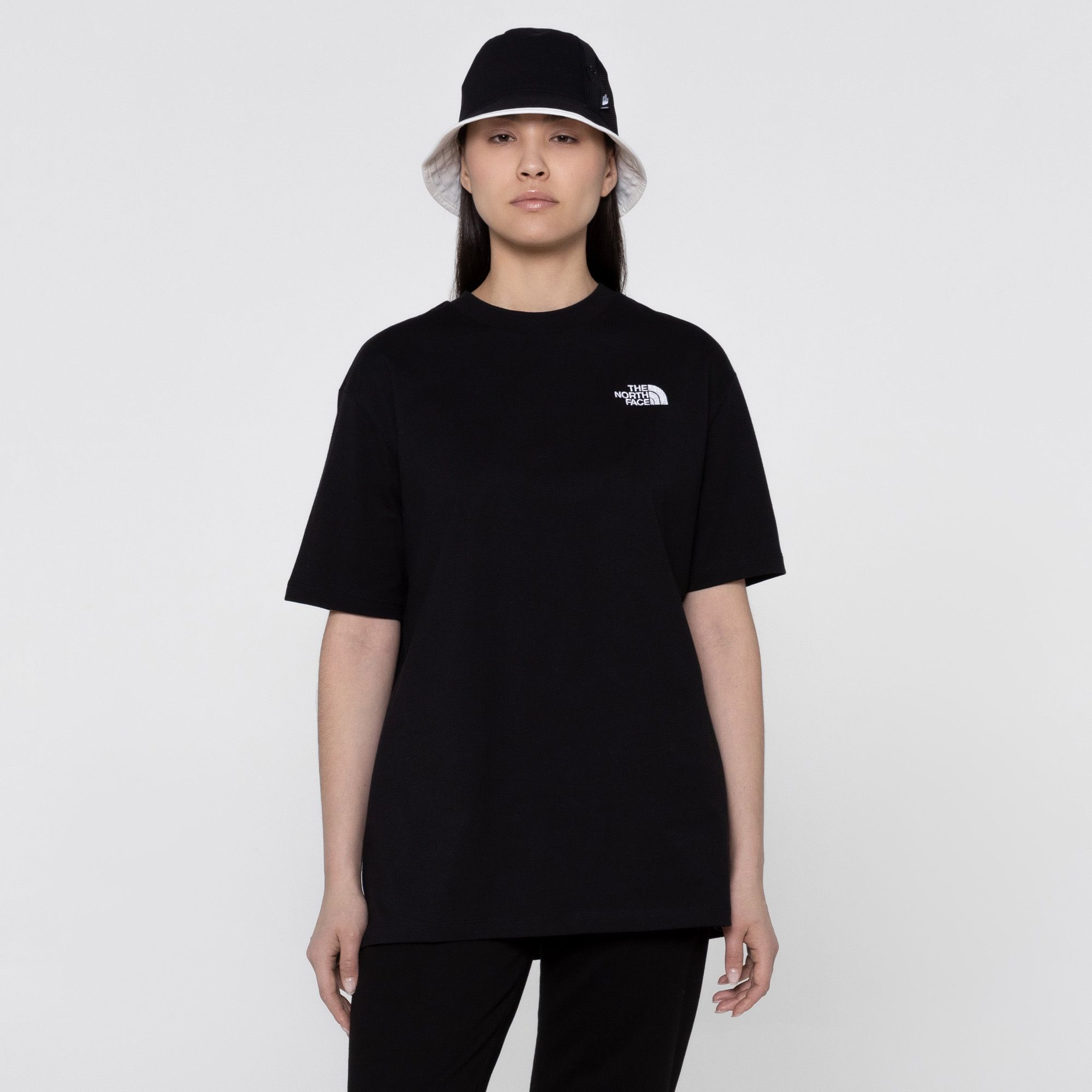 Купить The North Face Женская футболка Essentials Oversize Tee за 2 699 рублей в Москве и с доставкой по России