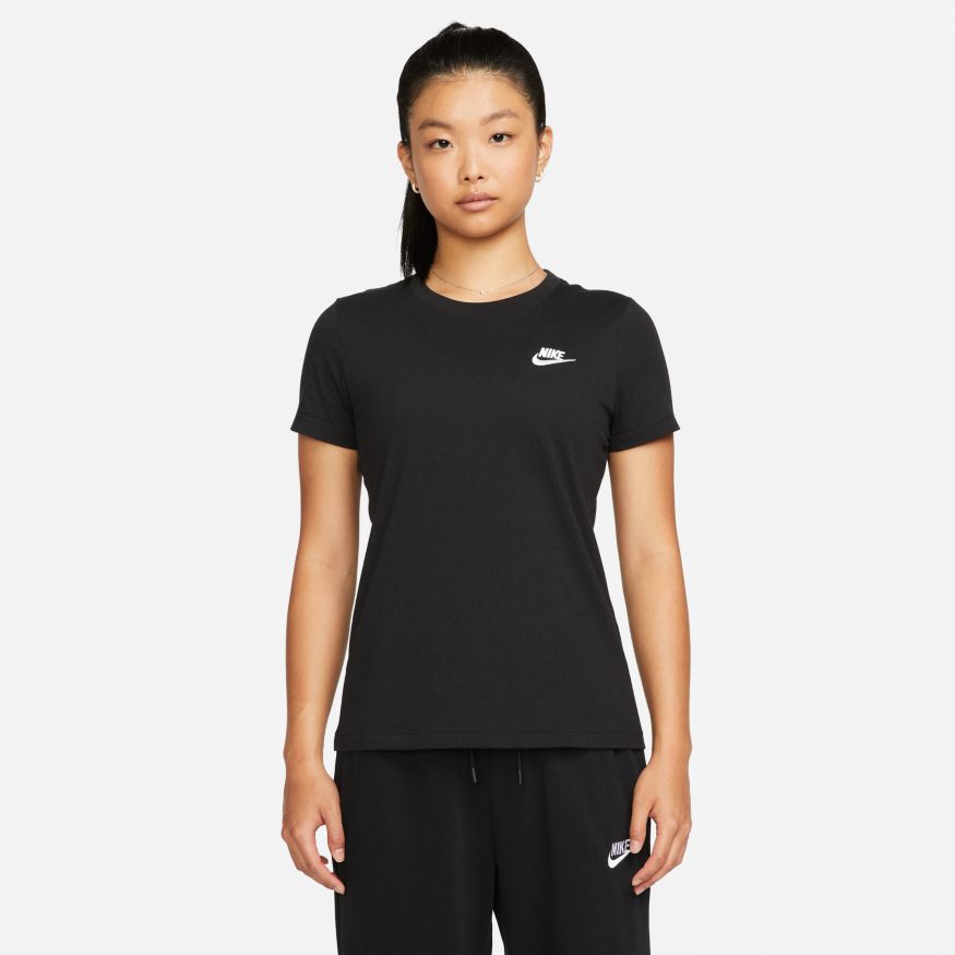 Купить NIKE Женская футболка Nike Sportswear Club Tee за 2 799 рублей в Москве и с доставкой по России