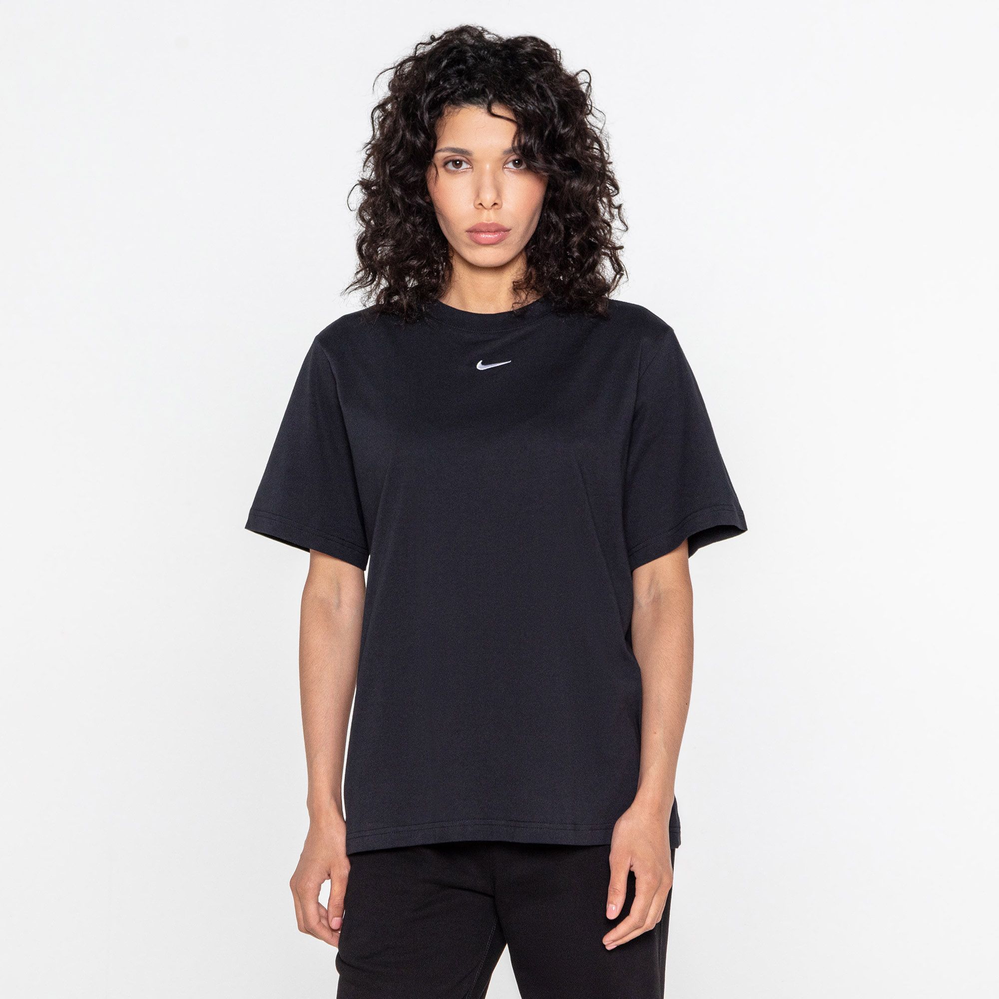 Купить NIKE Женская футболка Nike Sportswear Essential за 5 699 рублей в Москве и с доставкой по России