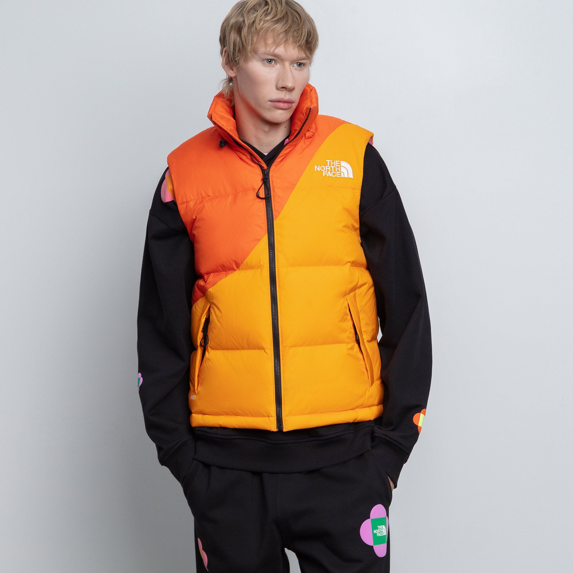 Купить The North Face Мужской жилет The North Face x Yinka Ilori Down Vest за 33 499 рублей в Москве и с доставкой по России